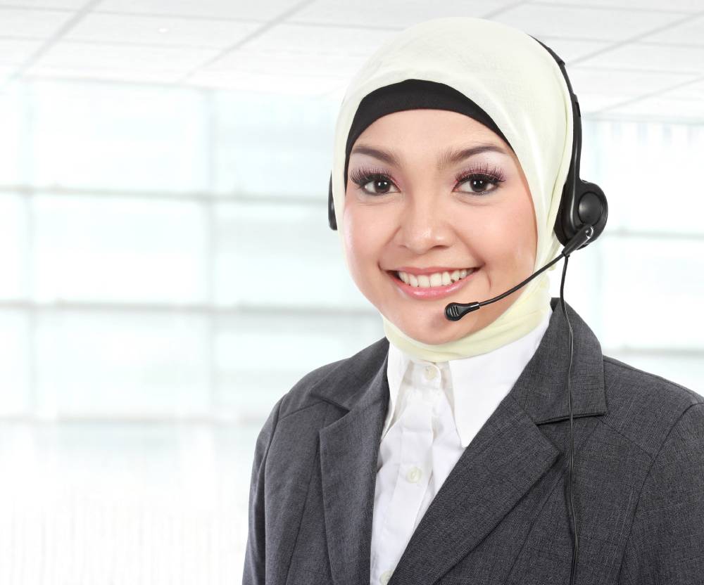 beautiful-Muslim-woman-customer-service-operator-484328499_1901x1583